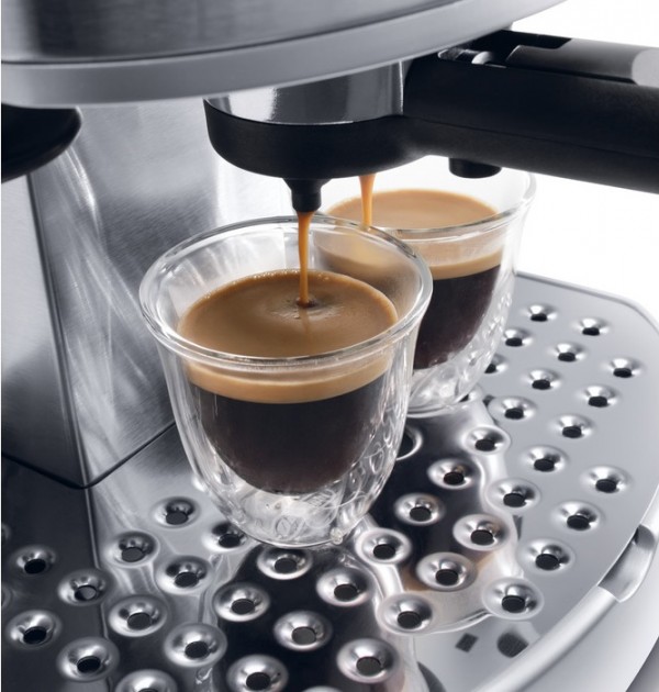 DeLonghi 15 Bar Pressure Pump Espresso & Cappuccino Coffee Maker EC330S